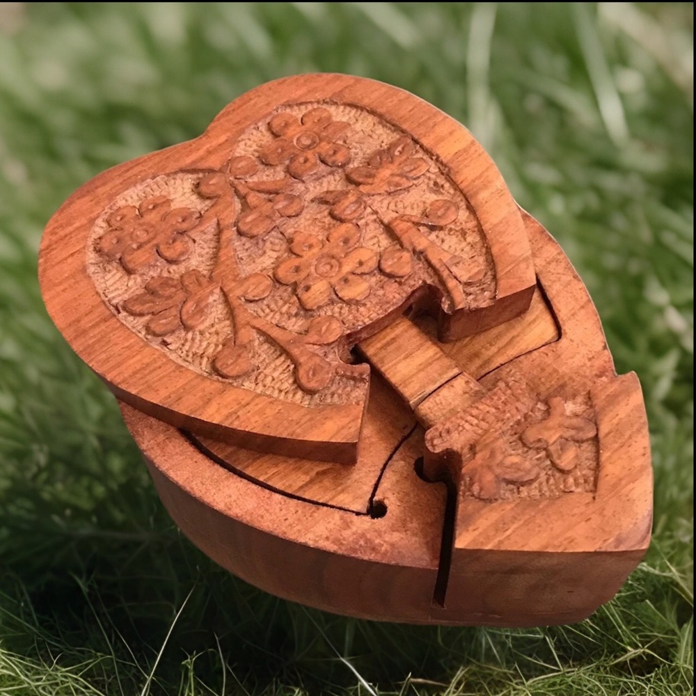 Purpledip Achy Breaky Heart Wood Puzzle Box Secret Stash Keepsake Trinket EUC